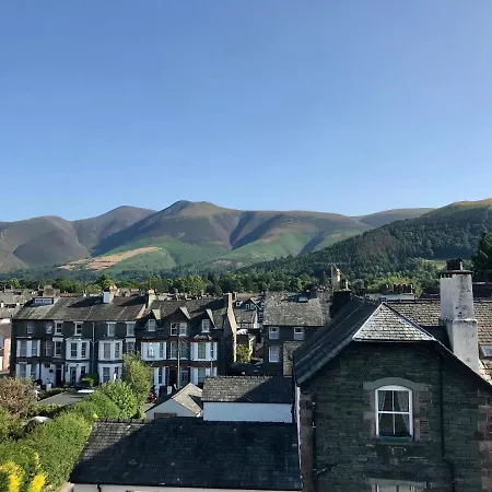 The Tall House - Sleeps 16