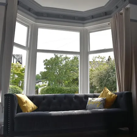The Tall House - Sleeps 16 *