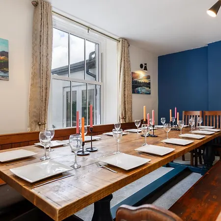 The Tall House - Sleeps 16 *