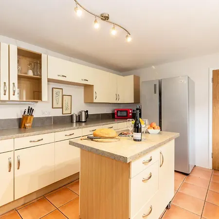 The Tall House - Sleeps 16 Semesterbostad *