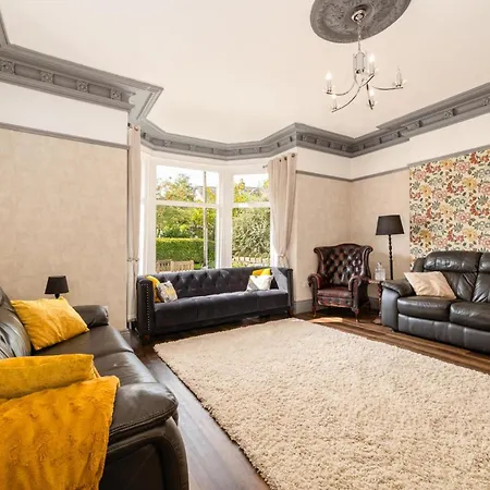 The Tall House - Sleeps 16 Holiday home