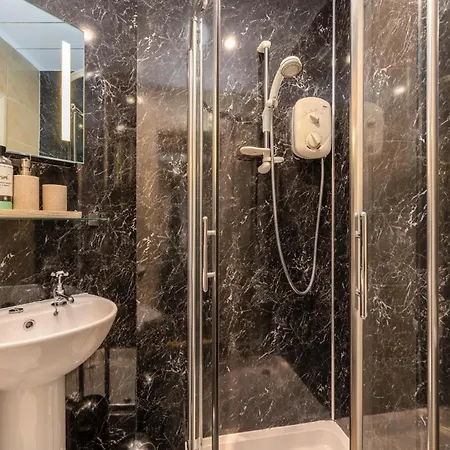 Semesterbostad The Tall House - Sleeps 16 *