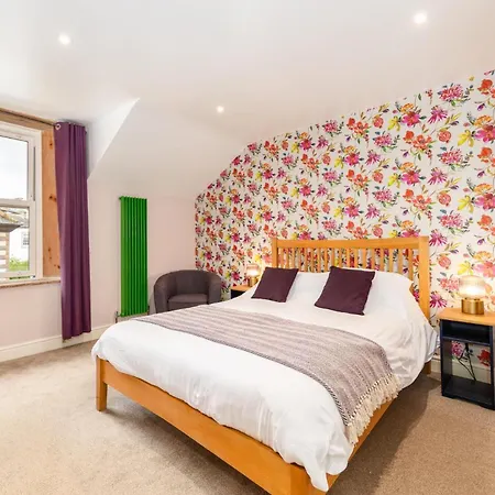 Holiday home The Tall House - Sleeps 16