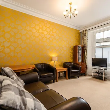 The Tall House - Sleeps 16