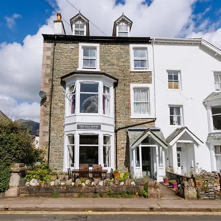 Holiday home The Tall House - Sleeps 16 *