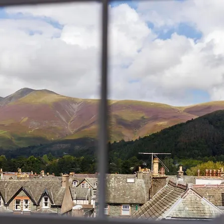 The Tall House - Sleeps 16
