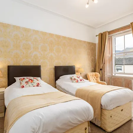 The Tall House - Sleeps 16 Vakantiehuis